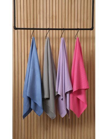 Toallón deportivo con diseño jacquard a rayas y elástico. JEAN CARTIER